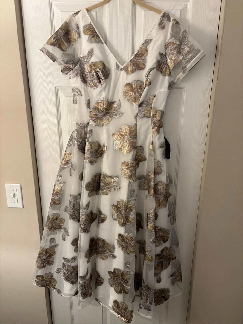 Shani Collection Ivory Gold Floral Jacquard Midi Dress NWT | Size 6
